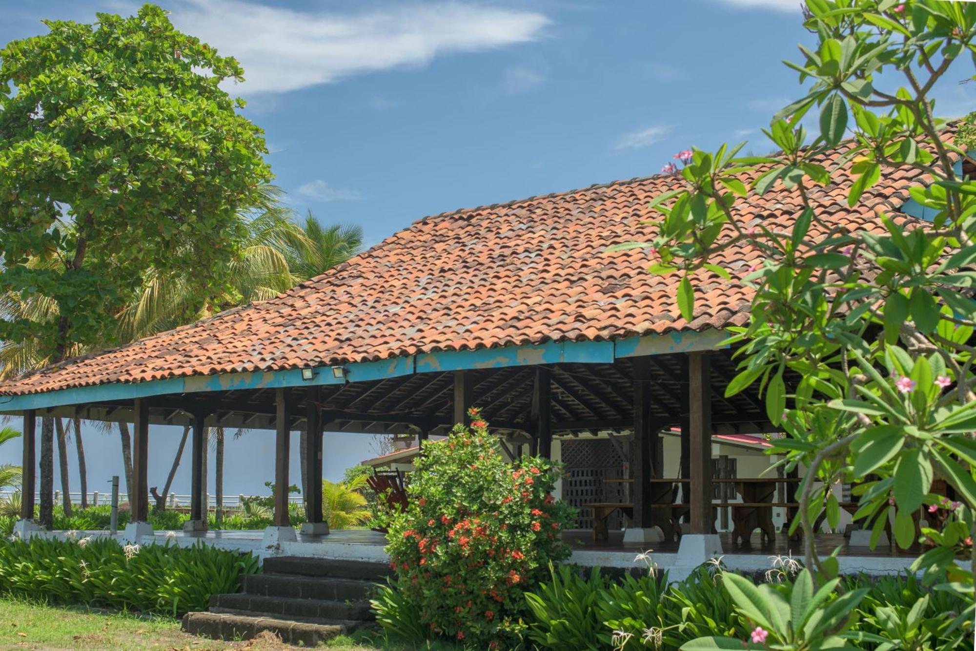 Casa De Playa Los Moncada Леон Экстерьер фото